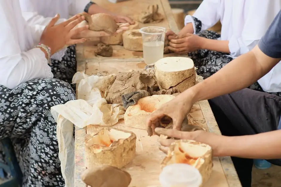 Kerajinan dari bahan bekas