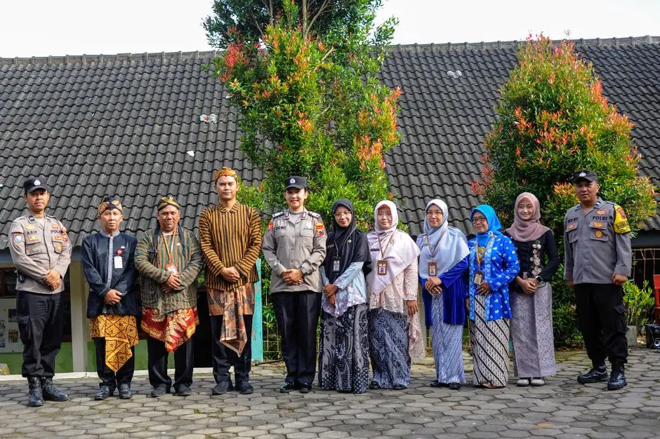 Komunitan belajar anyaman bersama